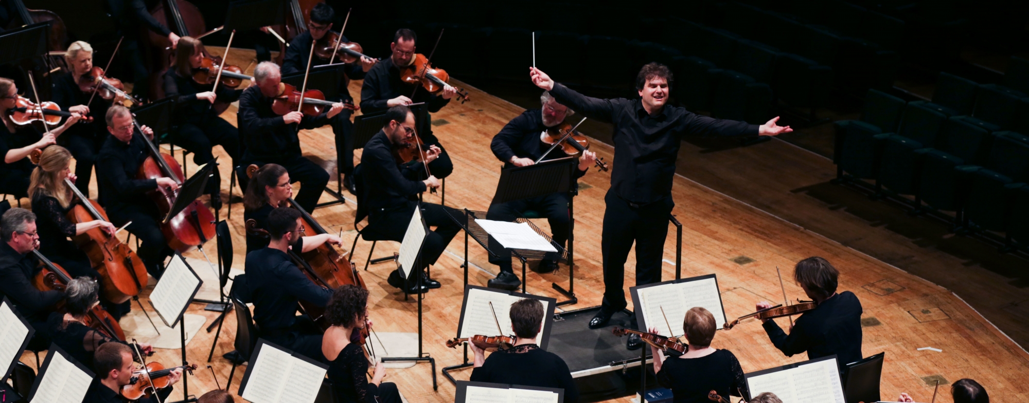 Gi J WNO Orchestra 105