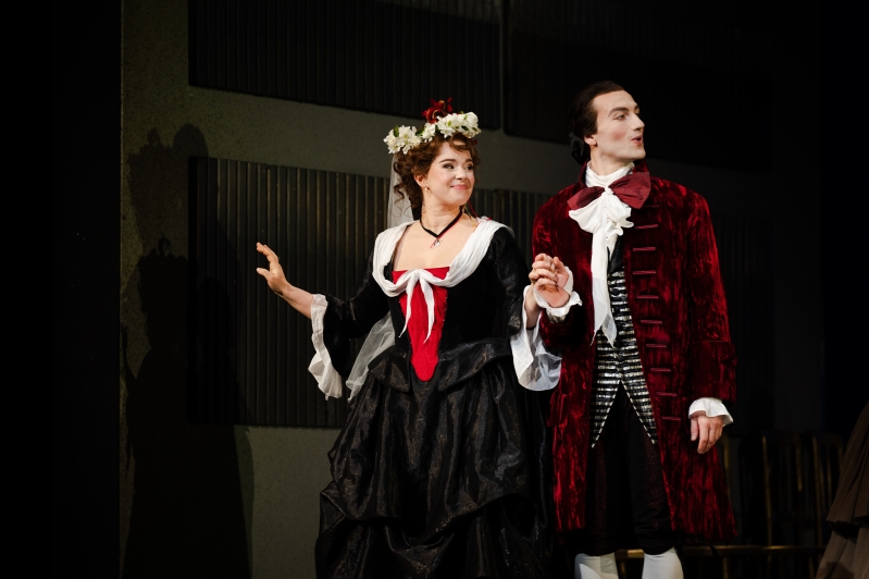 WNO The Marriage of Figaro Christina Gansch Susanna Michael Mofidian Figaro photo credit Dafydd Owen 06480