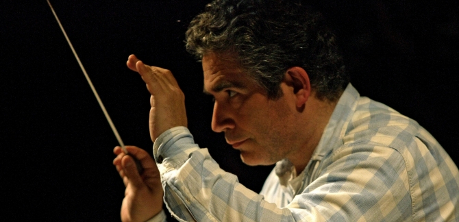 Copy Of Carlo Rizzi Ariadne Dress Rehearsal Credit Clive Barda 09090417 Adj Clive Barda Close up view of Carlo Rizzi conducting. He is wearing a blue and white checked shirt.