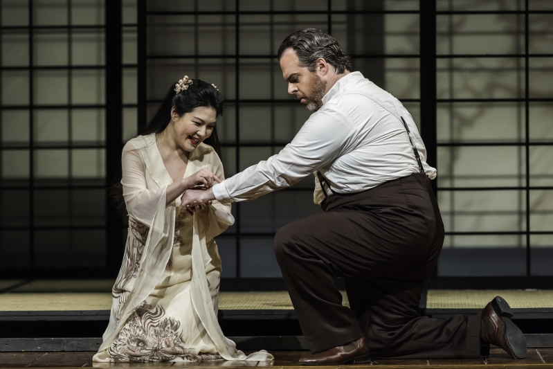 WNO Madam Butterfly Karah Son Cio Cio San Jonathan Burton Pinkerton Photo Credit Jeremy Abrahams 18