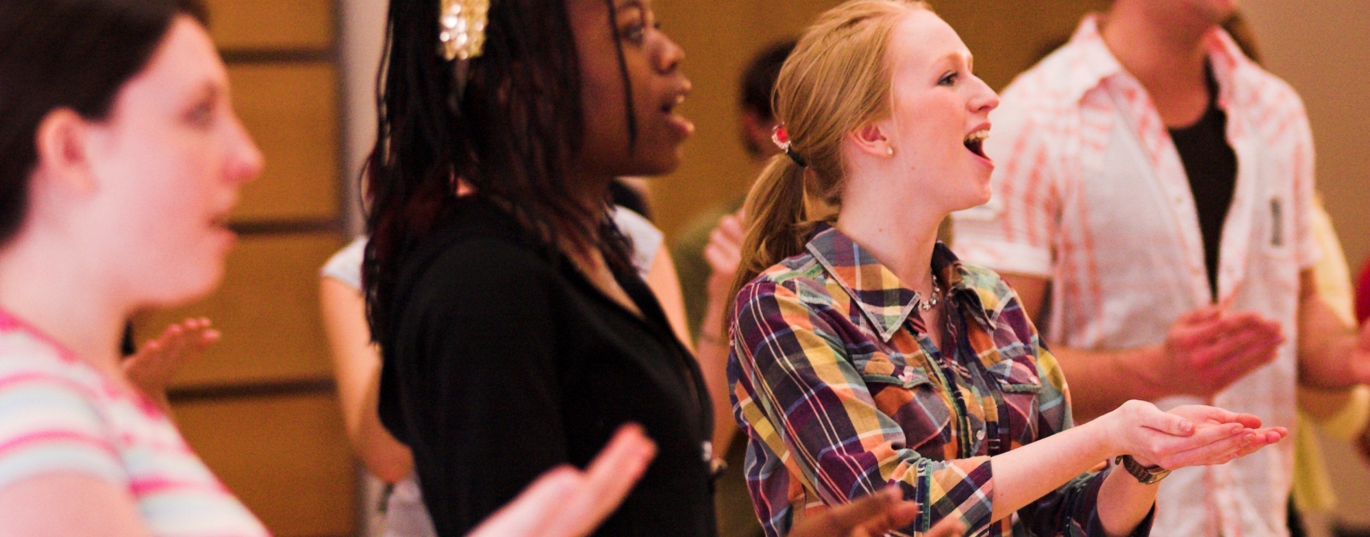WNO Youth Opera Credit Kirsten Mc Terrnan 094 Kirsten Mcternan Four young people are singing enthusiastically.