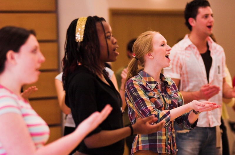WNO Youth Opera Credit Kirsten Mc Terrnan 094 Kirsten Mcternan Four young people are singing enthusiastically.