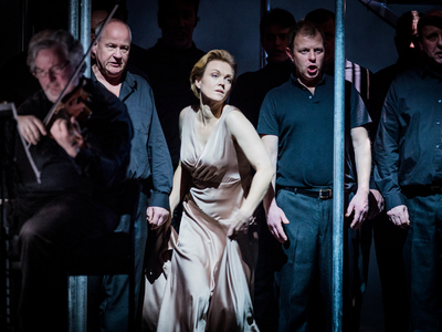 WNO Le Vin Herbé Caitlin Hulcup Iseult WNO Chorus And Orchestra Photo Credit Robert Workman 128