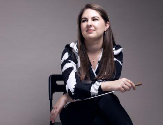 Karen Ni Bhroin Headshot